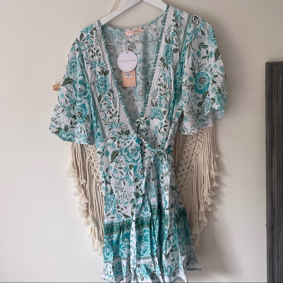 Fortunate One Floral Wrap Dress Size Medium - Picture 3 of 4